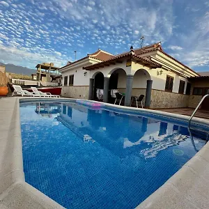 casa-con-piscina-en-tenerife-vista-mar-y-el-teide.in-canary-islands.com/